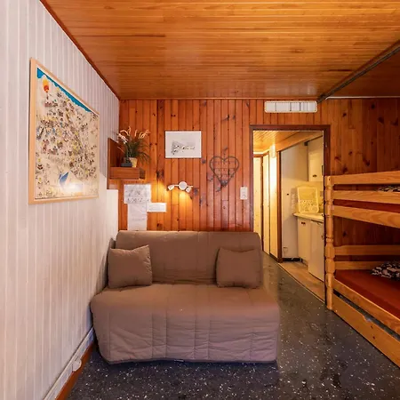 4 Personnes Avec Wifi, Balcon, A Apartment